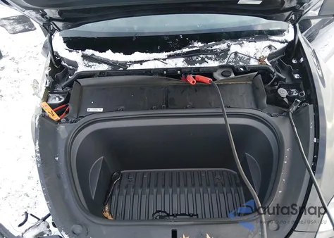 2022 Tesla Model Y Long Range Dual Motor All-Wheel Drive z USA, uszkodzony, nr VIN 7SAYGAEE0NF381904